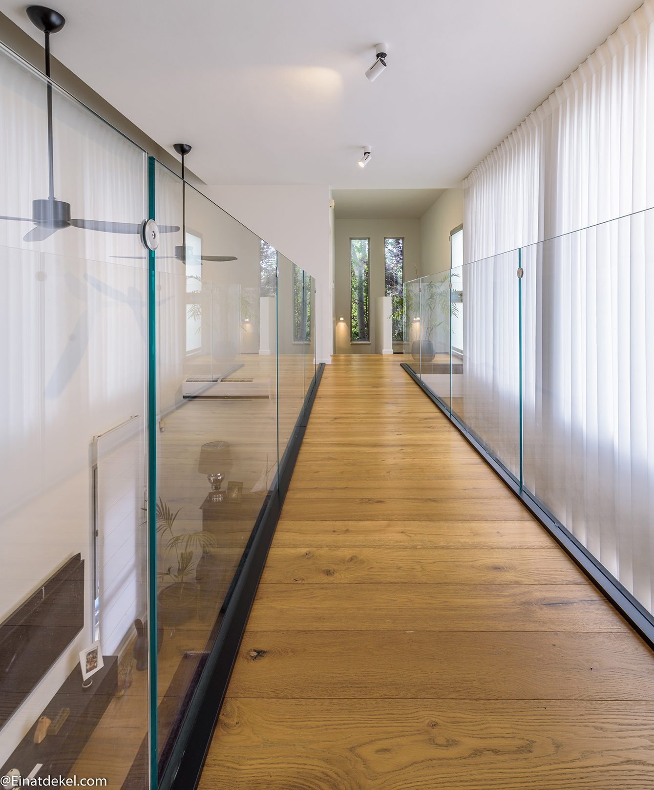 פרוזדור קומה שניה