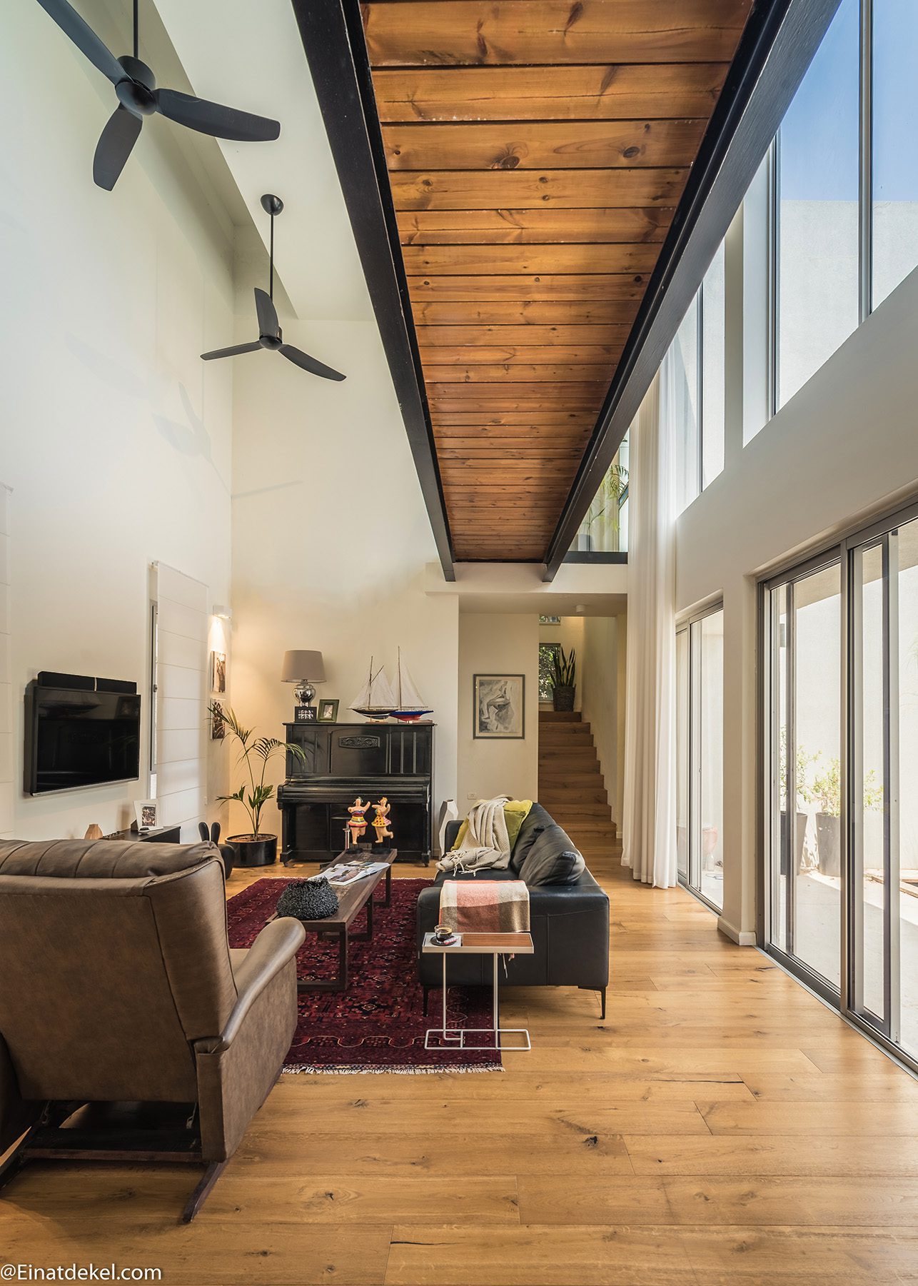 סלון ספות שולחן סלון פסנתר