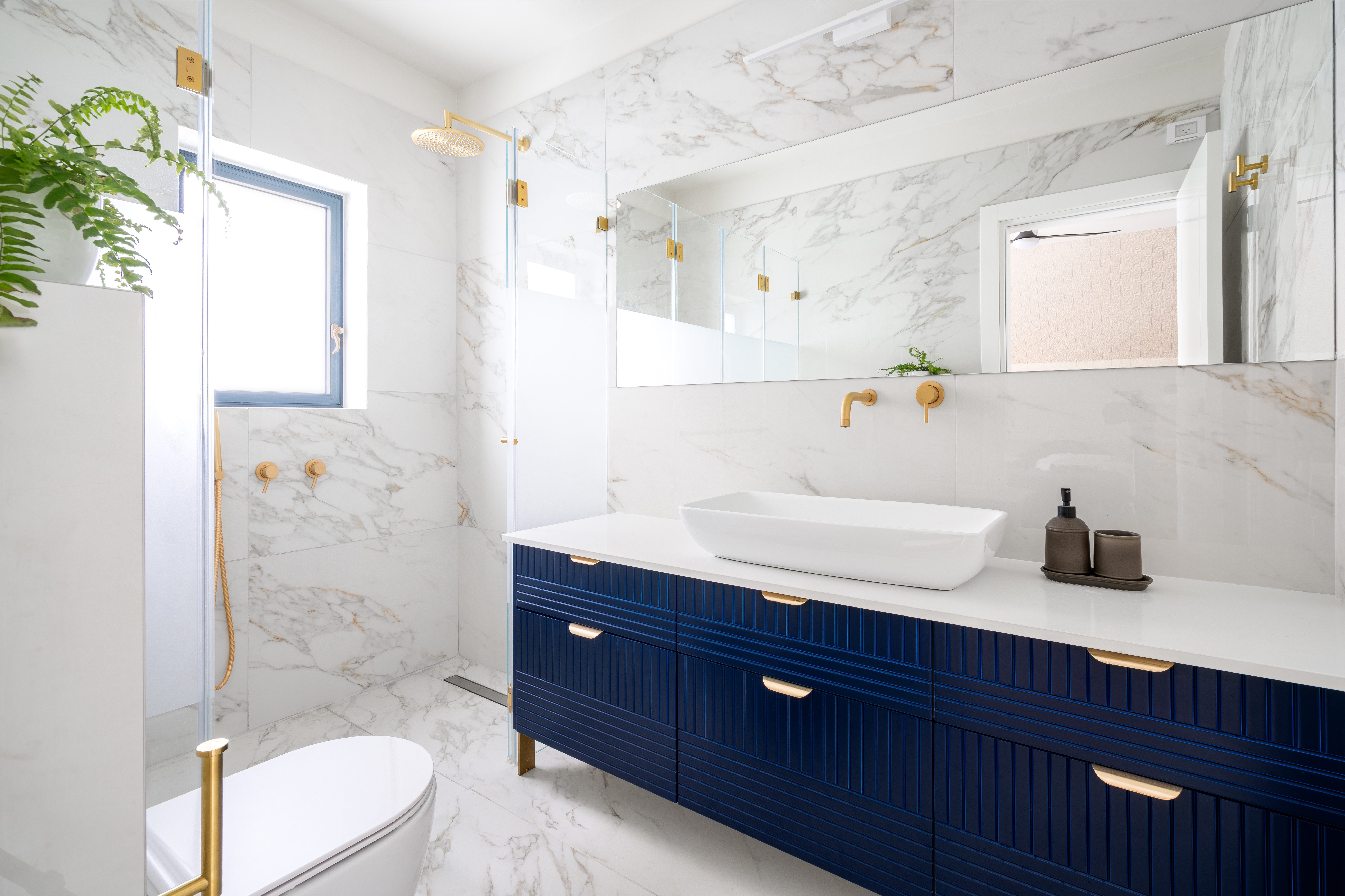 שירותים ומקלחת