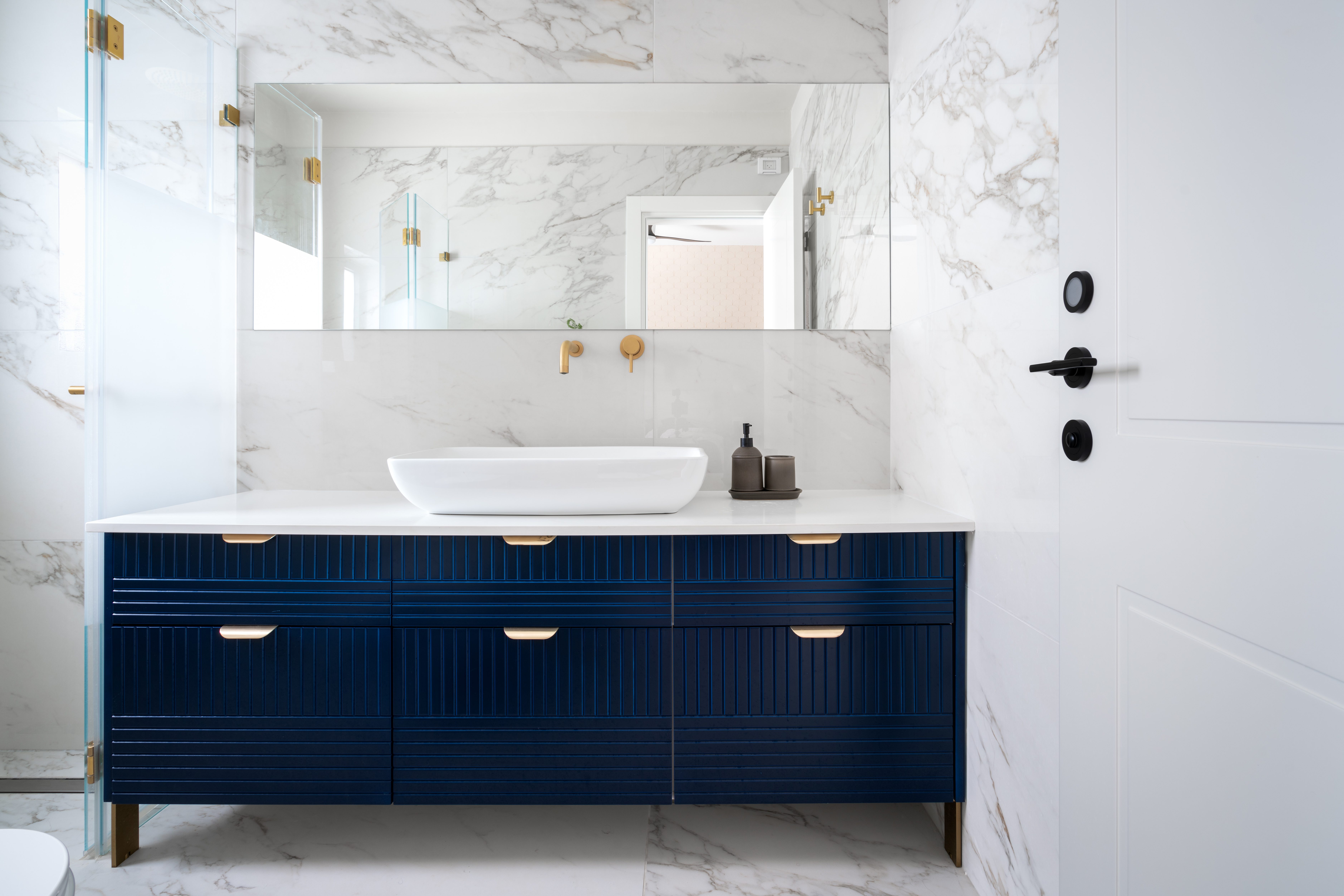 שירותים ומקלחת