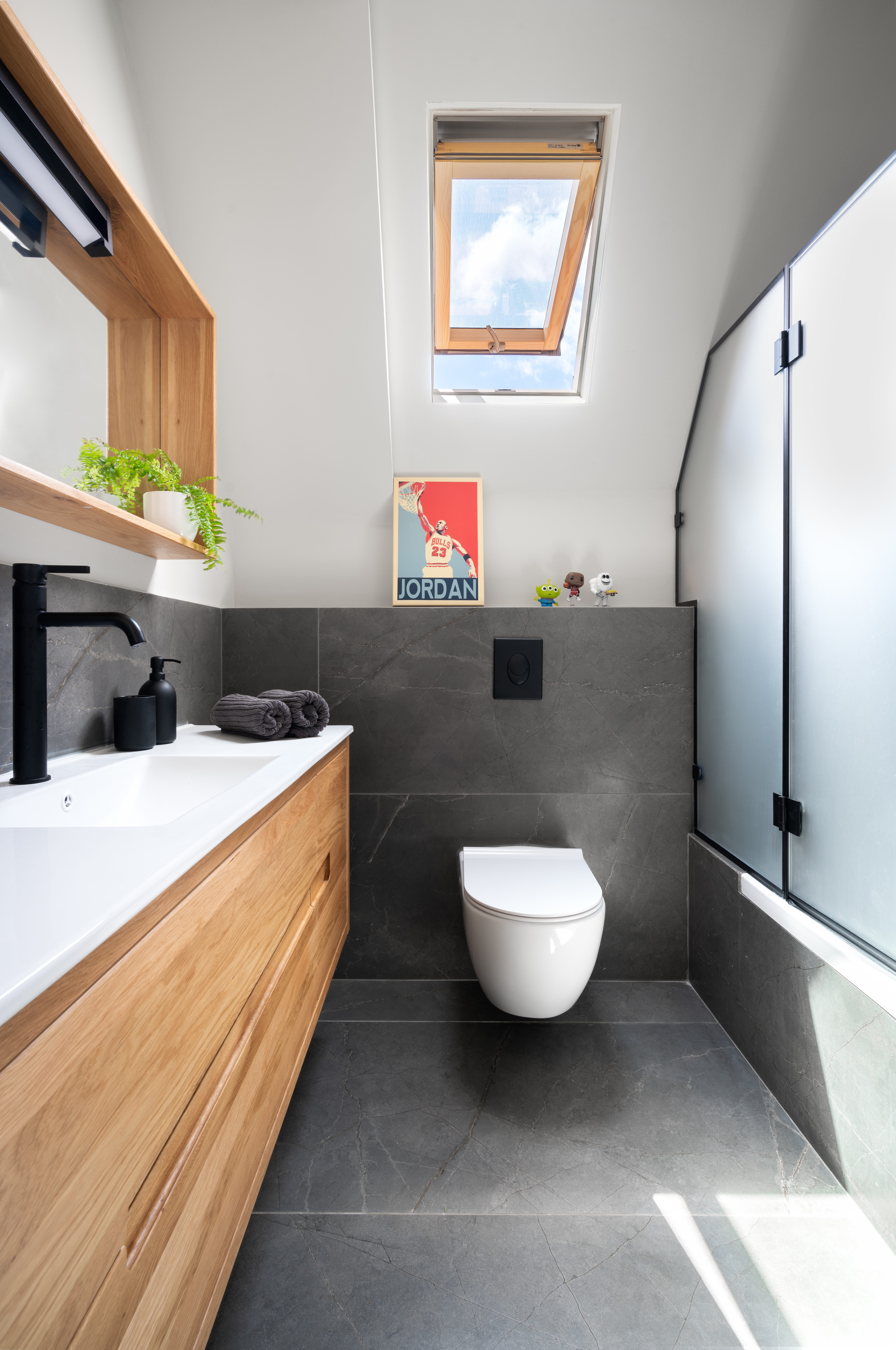 שירותים ומקלחת