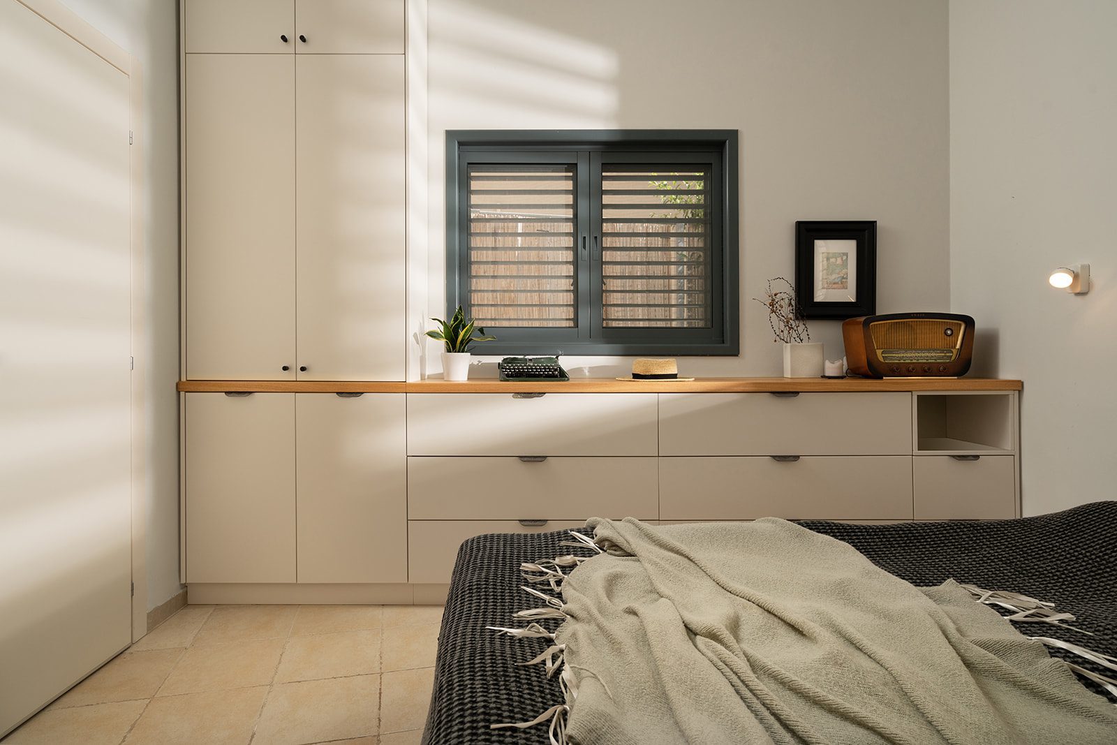 חדר שינה ארון בגדים