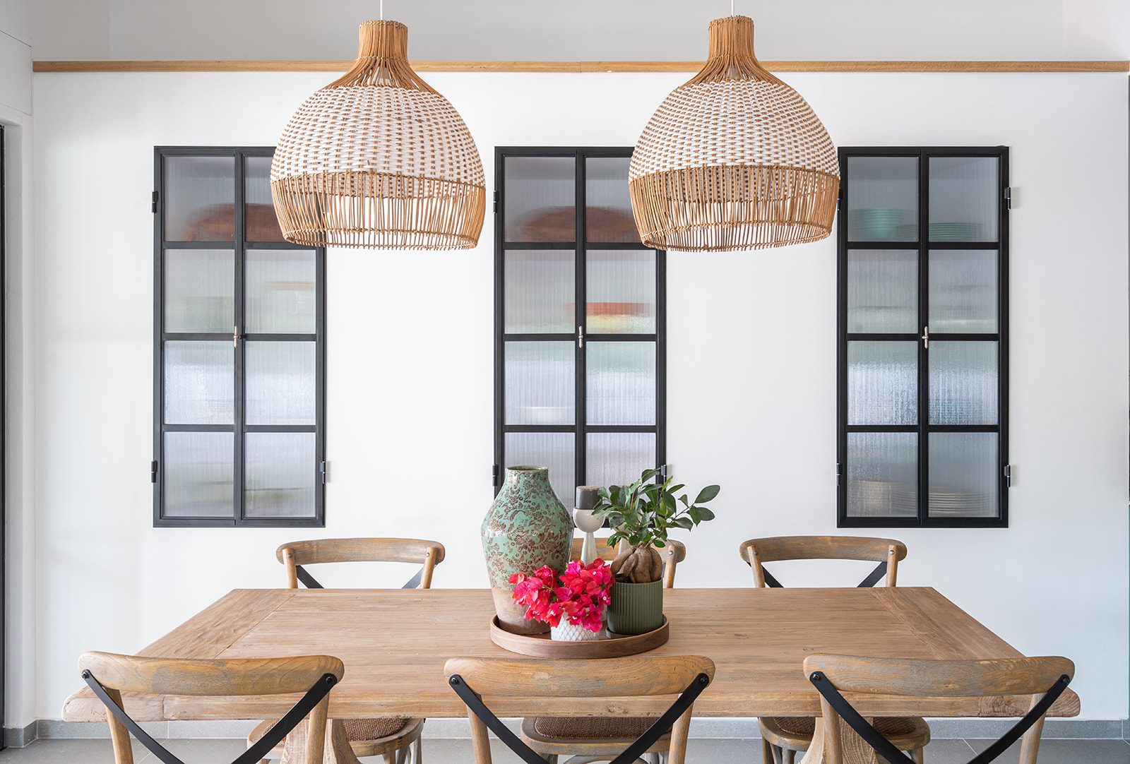 פינת אוכל מעוצבת מעץ