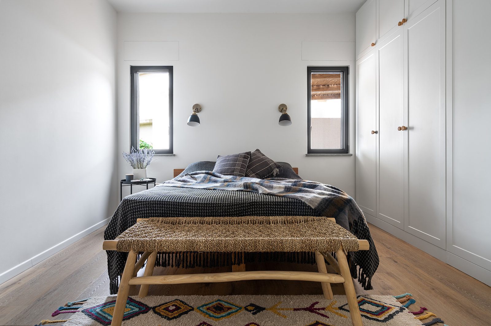 חדר שינה ארון בגדים מיטה