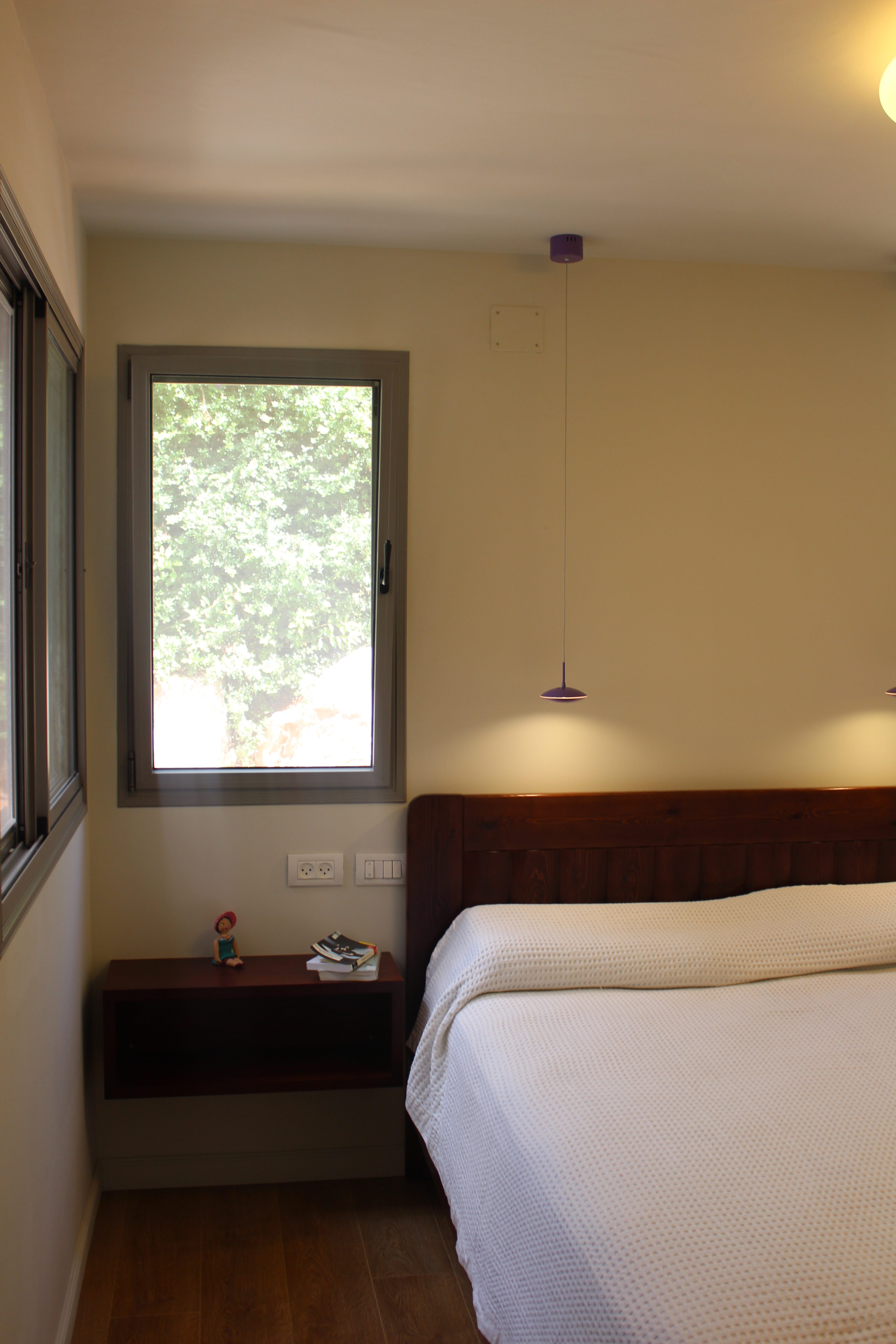 חדר שינה מיטה