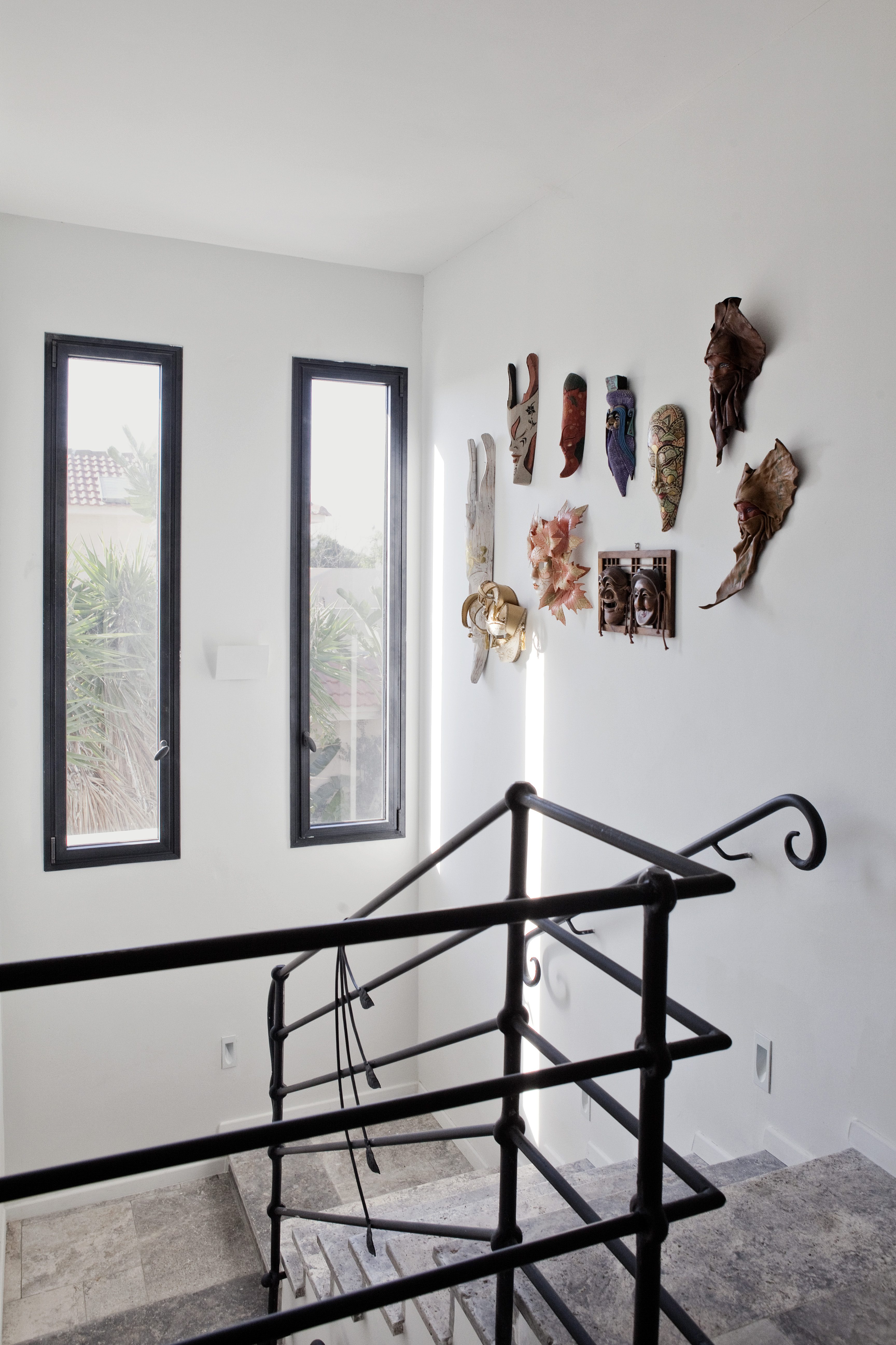 מסיכות תלויות