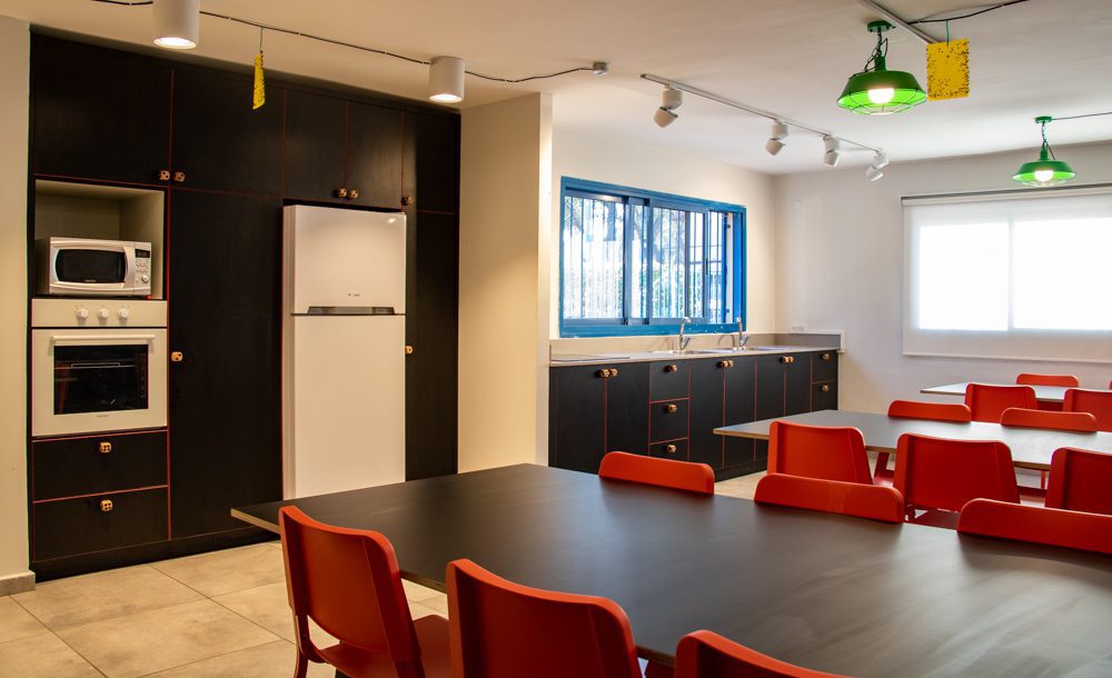 מבנה מגורים לנוער עולה